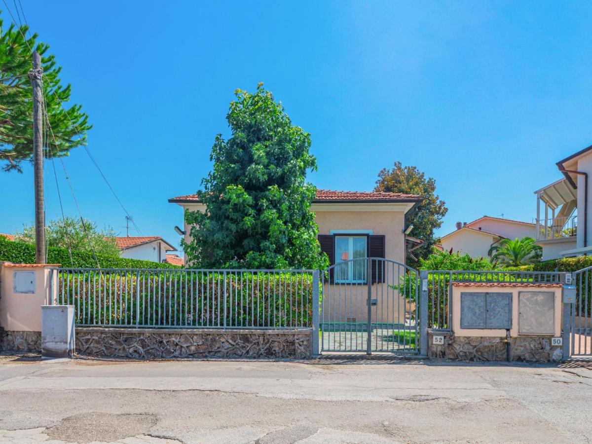Holiday Home Francesca By Interhome مارينا دي بييتراسانْت المظهر الخارجي الصورة